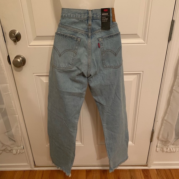 Levi’s Wedgie Icon High-Rise Jeans Distressed - Picture 6 of 6